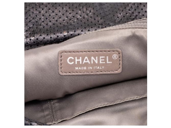 Chanel Black Medium Perforated Calfskin Reissue 2.55 Drill Flap - vista 5