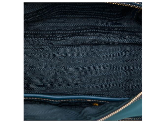 Sac cabas convertible Prada en Tessuto bleu avec garnitures en Saffiano et fermeture éclair frontale - vue 4