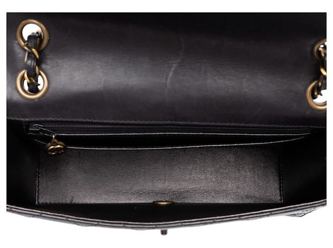 Chanel Black Medium CC Quilted Lambskin Single Flap - vista 4