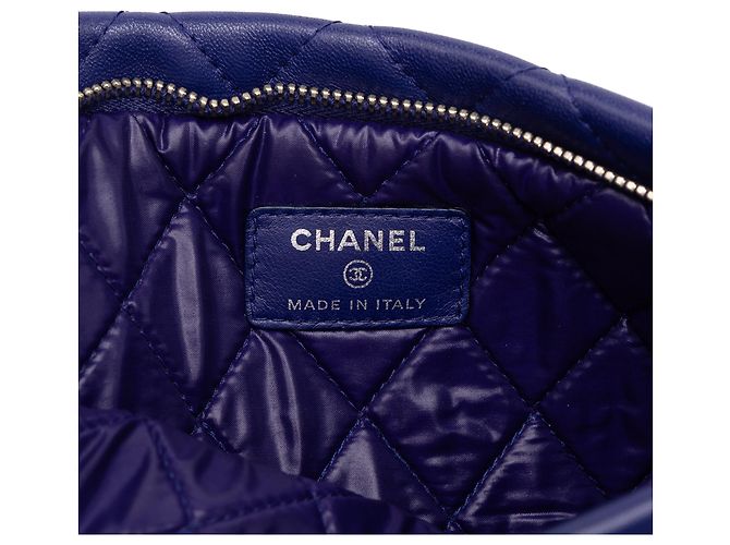 Clutch de dobra Chanel Blue CC em pele de cordeiro acolchoada - vista 5
