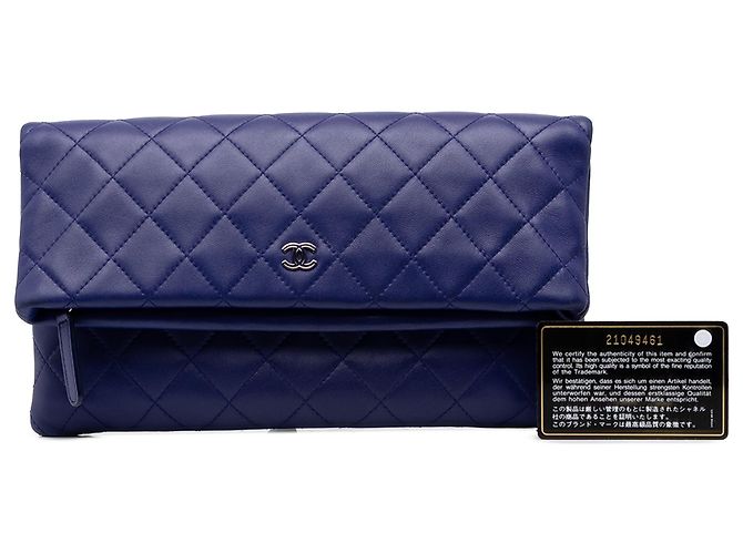 Clutch de dobra Chanel Blue CC em pele de cordeiro acolchoada - vista 7
