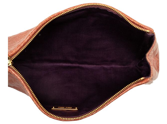 Pochette Miu Miu Saint Cocco Lux in vernice effetto coccodrillo rosa - vista 4