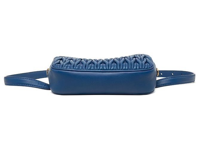 Miu Miu Gürteltasche aus blauem Matelassé-Nappaleder - Ansicht 3