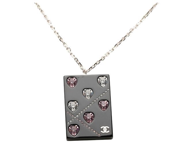 Chanel Black CC Anhänger-Halskette aus Messing, Acryl und Strass - Ansicht 2