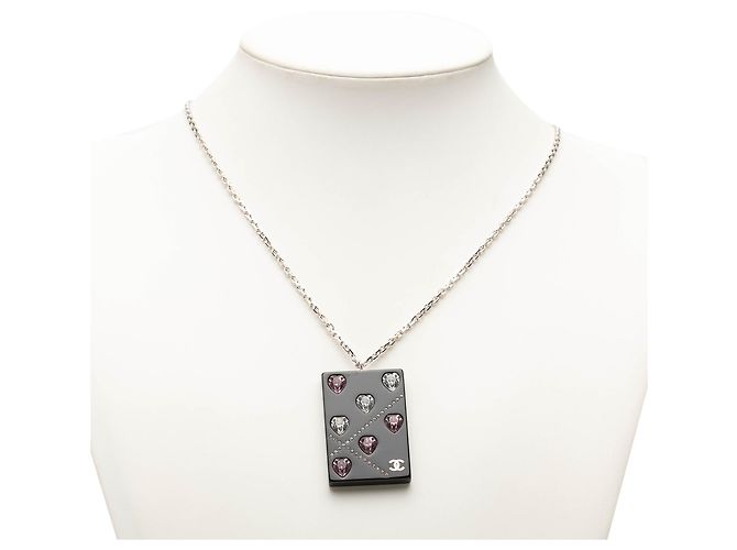 Chanel Black CC Anhänger-Halskette aus Messing, Acryl und Strass - Ansicht 6