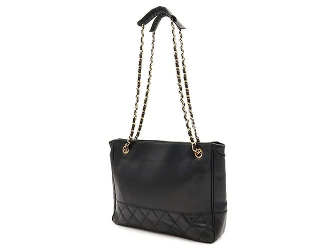 Bolsa de Ombro Matelassé com Corrente e Borla CHANEL, Preta - vista 3