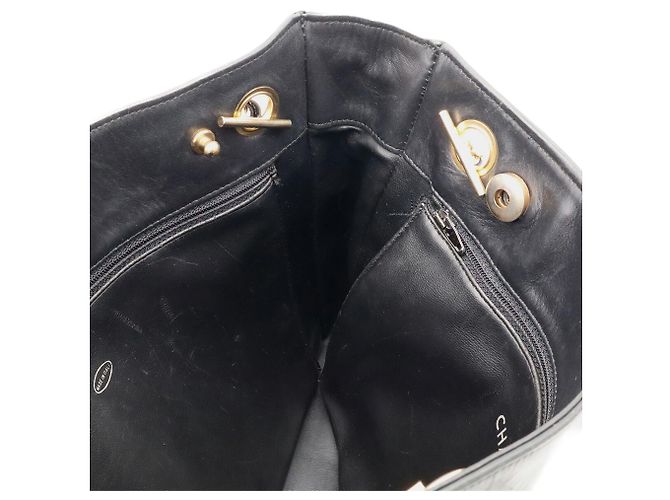 Bolsa de Ombro Matelassé com Corrente e Borla CHANEL, Preta - vista 9