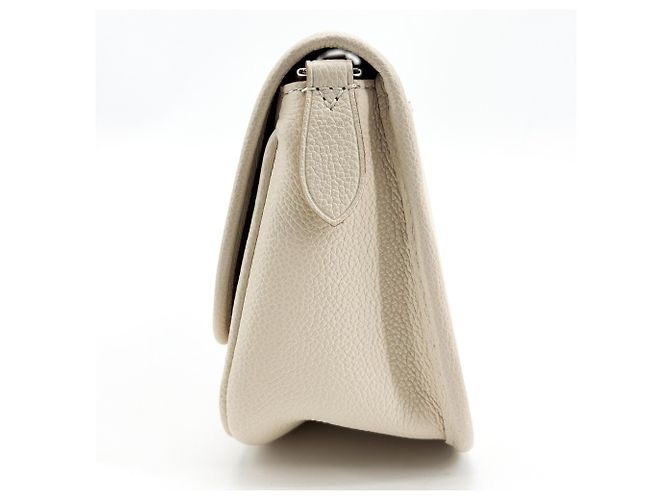 Louis Vuitton Buci Epi Leather - vista 3