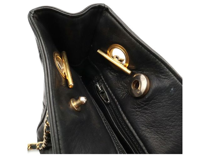 Bolsa de Ombro com Corrente Chanel Matelassé - vista 7