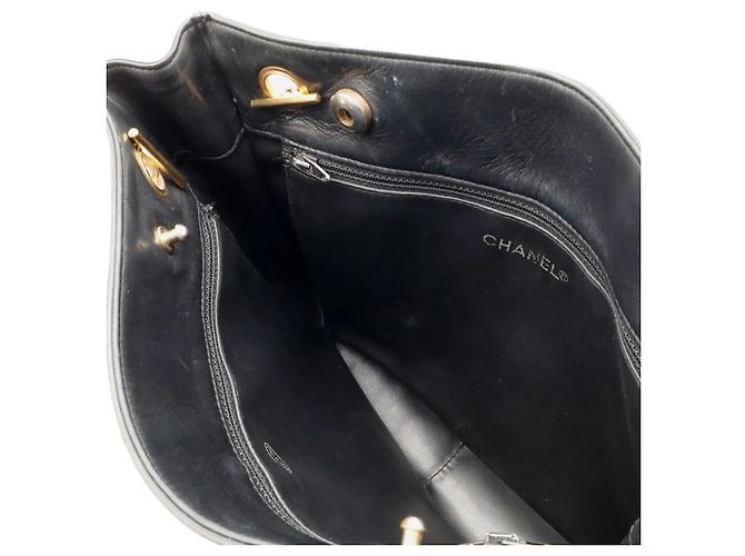 Bolsa de Ombro com Corrente Chanel Matelassé - vista 9