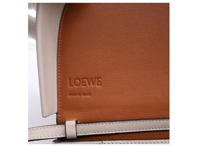 Bolsa de Ombro Small Heel Pouch em pele de vitelo Loewe, cor Light Beige - vista 13