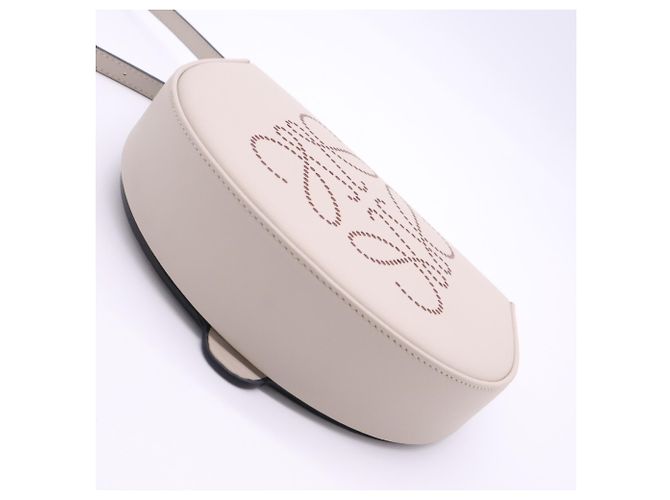 Bolsa de Ombro Small Heel Pouch em pele de vitelo Loewe, cor Light Beige - vista 7