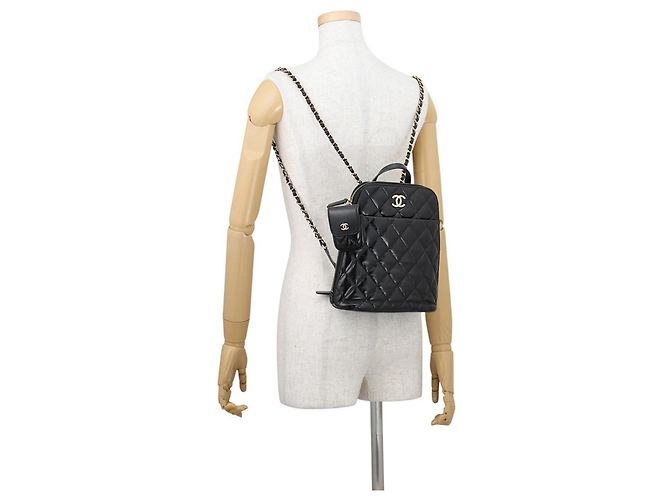 Mochila Chanel Matelassé em Black - vista 4