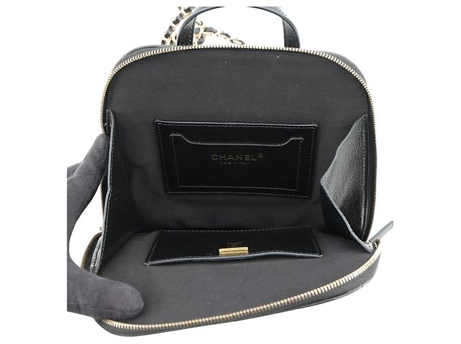 Mochila Chanel Matelassé em Black - vista 5