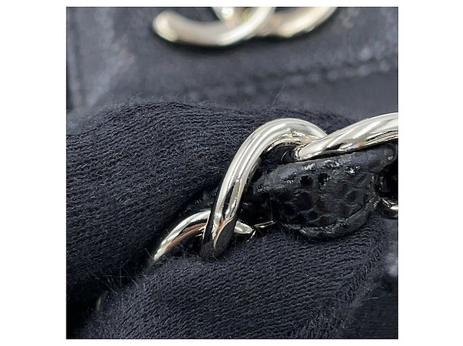 Borsa a tracolla con catena Chanel in vitello grana nera - vista 15