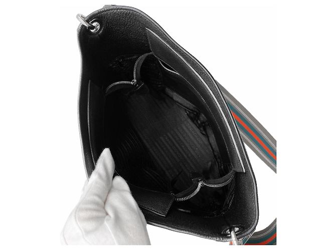 Bolsa de ombro bucket gofrada Prada - vista 7
