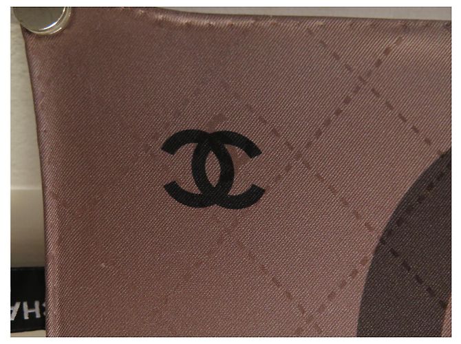 NUEVO PAÑUELO CHANEL TWILL DE SEDA CAMELIA LOGO CC CUADRADO 90 MARRÓN SILK SCARF - vista 6