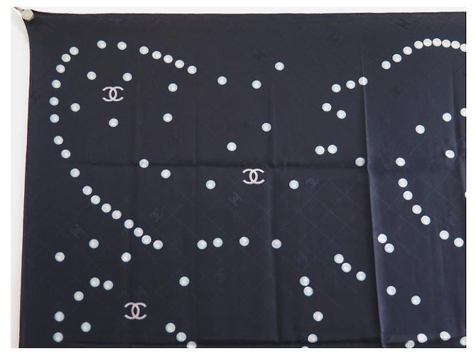 NUEVO PAÑUELO CHANEL DE TWILL DE SEDA AZUL MARINO CUADRADO 90 COLLAR DE PERLAS LOGO CC - vista 2