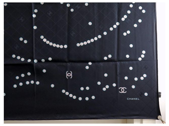 NUEVO PAÑUELO CHANEL DE TWILL DE SEDA AZUL MARINO CUADRADO 90 COLLAR DE PERLAS LOGO CC - vista 4