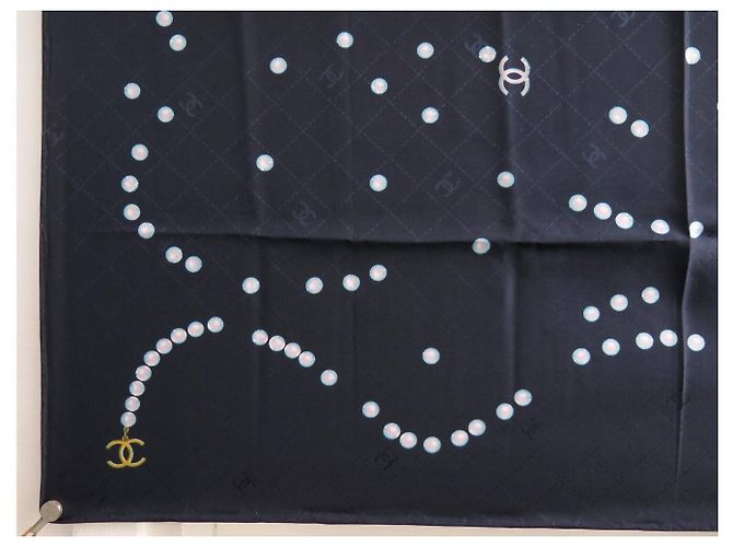 NUEVO PAÑUELO CHANEL DE TWILL DE SEDA AZUL MARINO CUADRADO 90 COLLAR DE PERLAS LOGO CC - vista 5