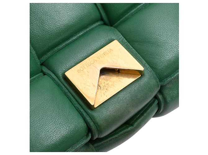 Bolsa Cassette acolchoada com corrente Bottega Veneta em couro verde - vista 11