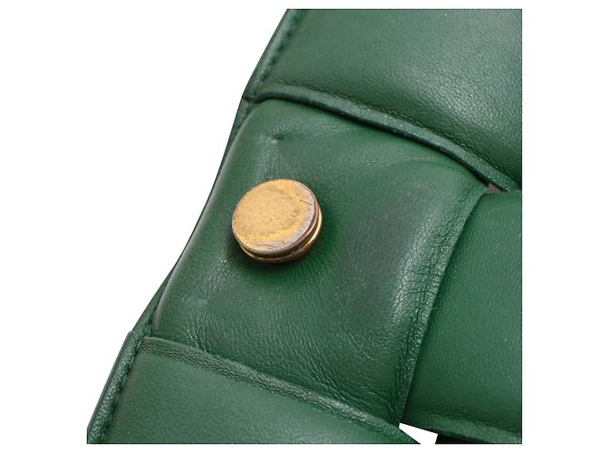 Bolsa Cassette acolchoada com corrente Bottega Veneta em couro verde - vista 12