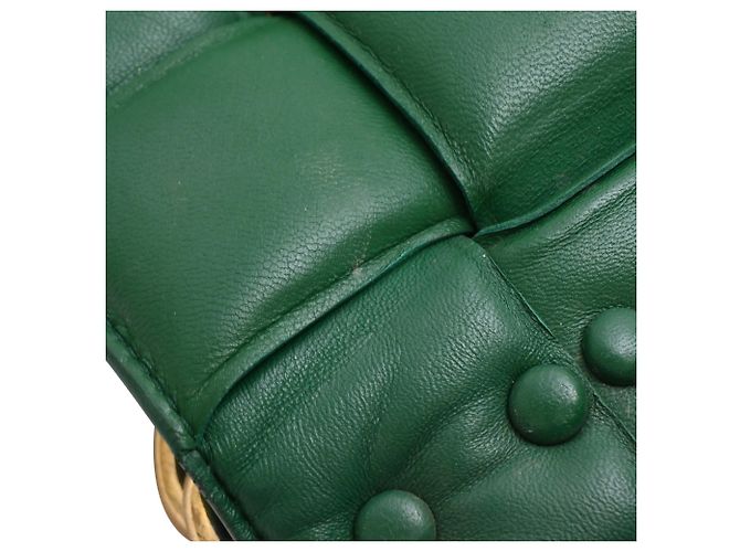 Bolsa Cassette acolchoada com corrente Bottega Veneta em couro verde - vista 13