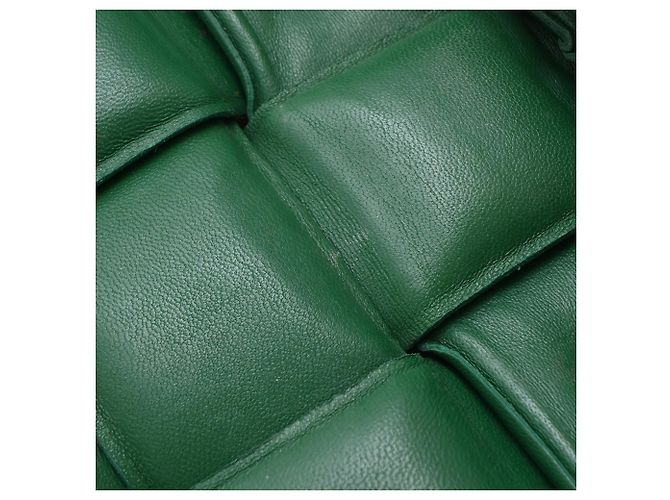 Bolsa Cassette acolchoada com corrente Bottega Veneta em couro verde - vista 14