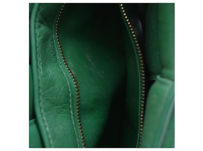 Bolsa Cassette acolchoada com corrente Bottega Veneta em couro verde - vista 15