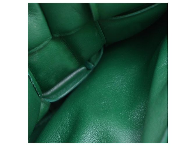 Bolsa Cassette acolchoada com corrente Bottega Veneta em couro verde - vista 16