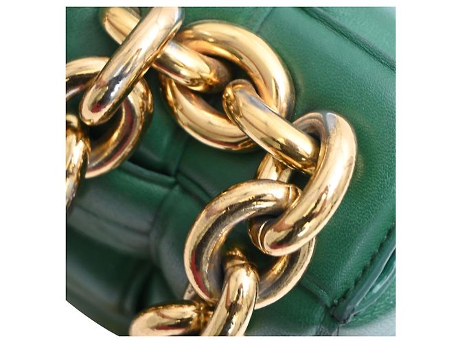 Bolsa Cassette acolchoada com corrente Bottega Veneta em couro verde - vista 8