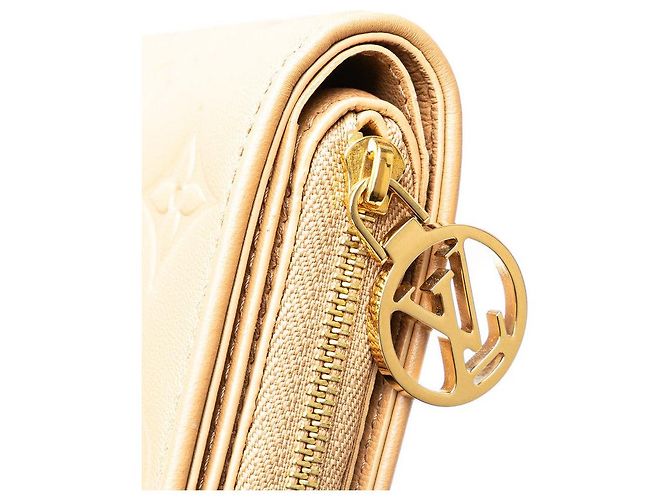 Louis Vuitton Portefeuille Lou Embossed Bi-fold Wallet - Ansicht 4