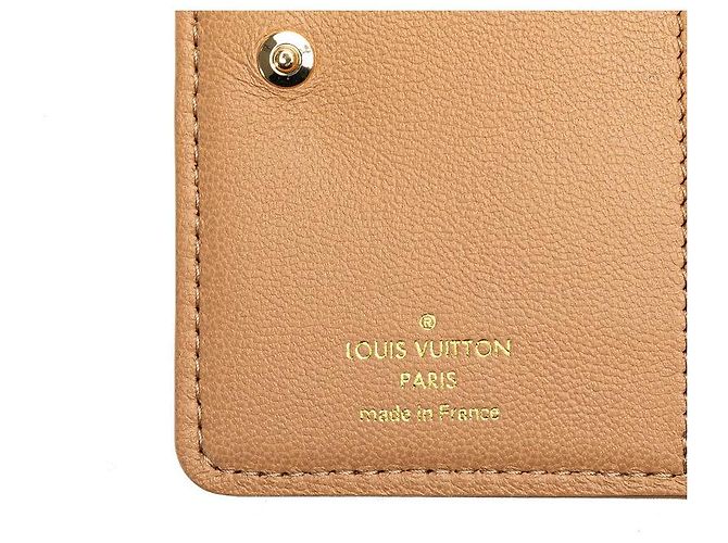 Louis Vuitton Portefeuille Lou Embossed Bi-fold Wallet - Ansicht 7
