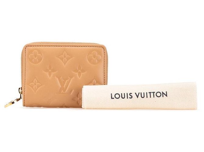Louis Vuitton Portefeuille Lou Embossed Bi-fold Wallet - Ansicht 8
