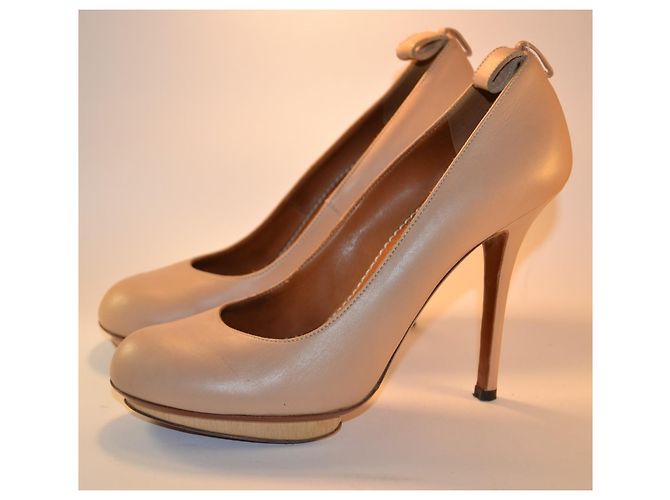 Lanvin Scarpins em Couro Bege - vista 2