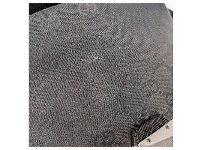 Gucci Handtasche aus schwarzem GG Canvas - Ansicht 10