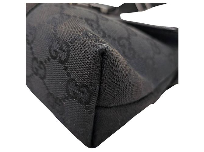 Gucci Handtasche aus schwarzem GG Canvas - Ansicht 4