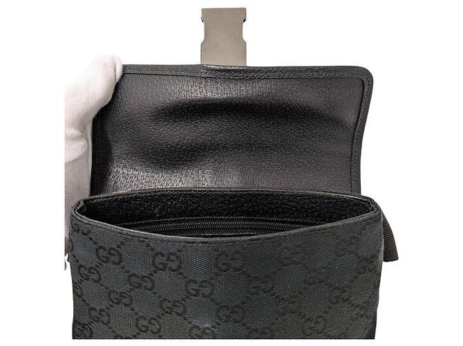 Gucci Handtasche aus schwarzem GG Canvas - Ansicht 7