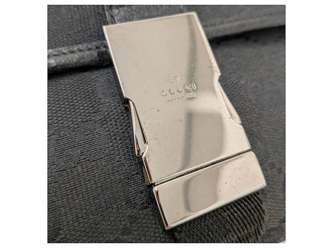 Gucci Handtasche aus schwarzem GG Canvas - Ansicht 9