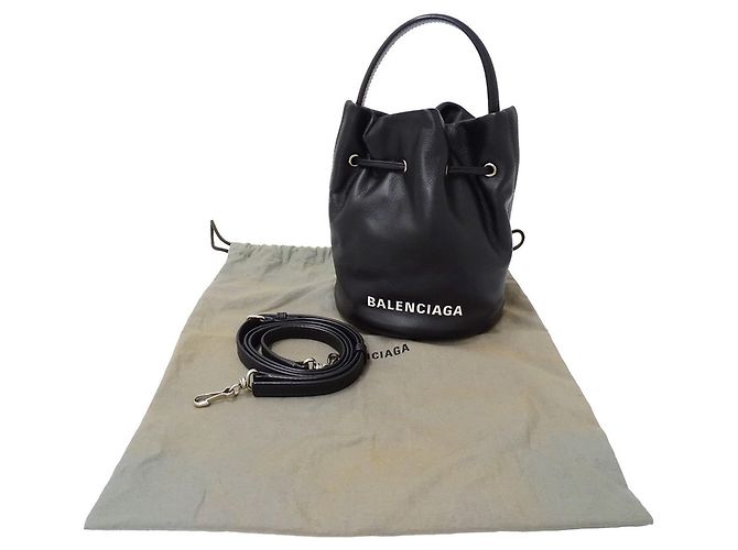 Everyday Mini borsa a mano Balenciaga in pelle nera - vista 6