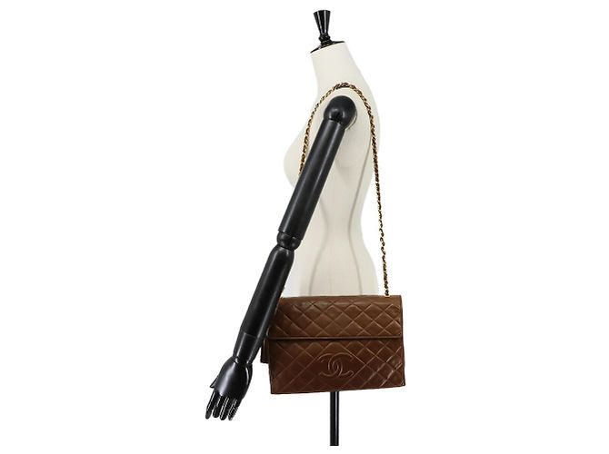 Bolsa de Ombro com Corrente Chanel Matelassé - vista 10