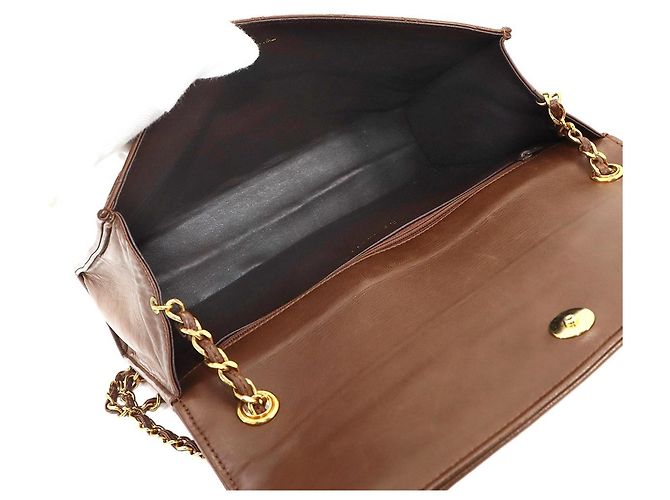 Bolsa de Ombro com Corrente Chanel Matelassé - vista 7