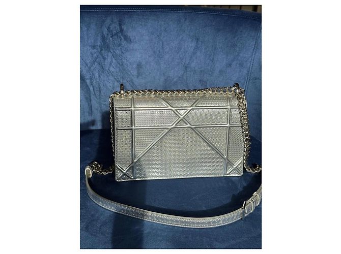 Dior Diorever Handtasche aus silbernem Leder - Ansicht 2
