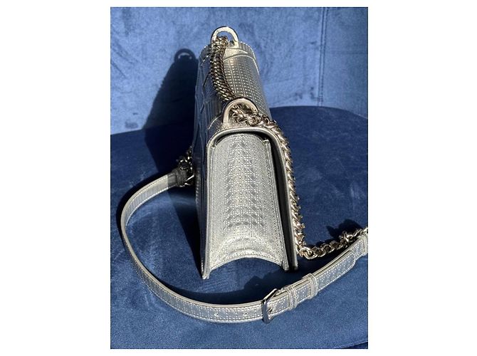 Dior Diorever Handtasche aus silbernem Leder - Ansicht 4