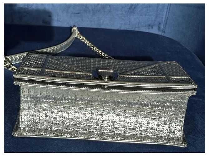Dior Diorever Handtasche aus silbernem Leder - Ansicht 5