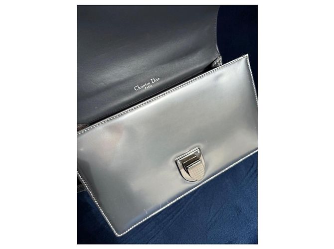 Dior Diorever Handtasche aus silbernem Leder - Ansicht 6