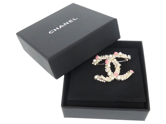 Broche Chanel Coco Mark de pérolas falsas - vista 2