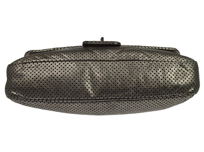 Chanel Drill Flap Perforated Leather Medium - vista 3