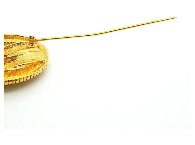Broche Chanel banhada a ouro - vista 7