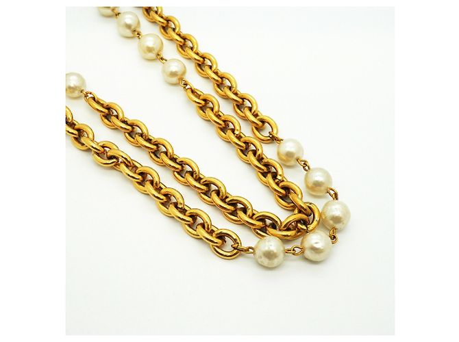 Collier Chanel plaqué or avec fausses perles - vue 2